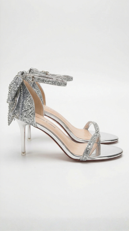 Sandalias de tacón con lazo y pedrería